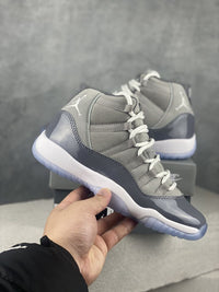 Air Jordan 11 - Grey